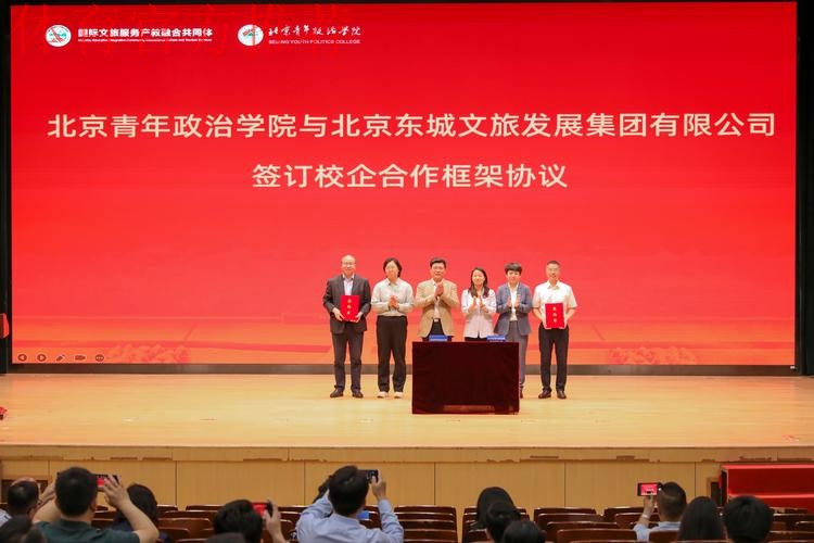 中德签署足球战略合作文件 将助力校园足球发展 中德签署足球战略合作文件 将助力校园足球发展